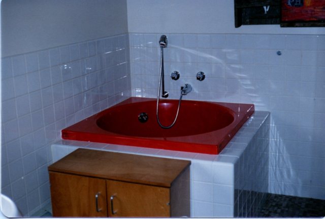 red tub056